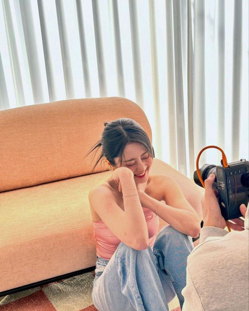 LE SSERAFIM YUNJIN0