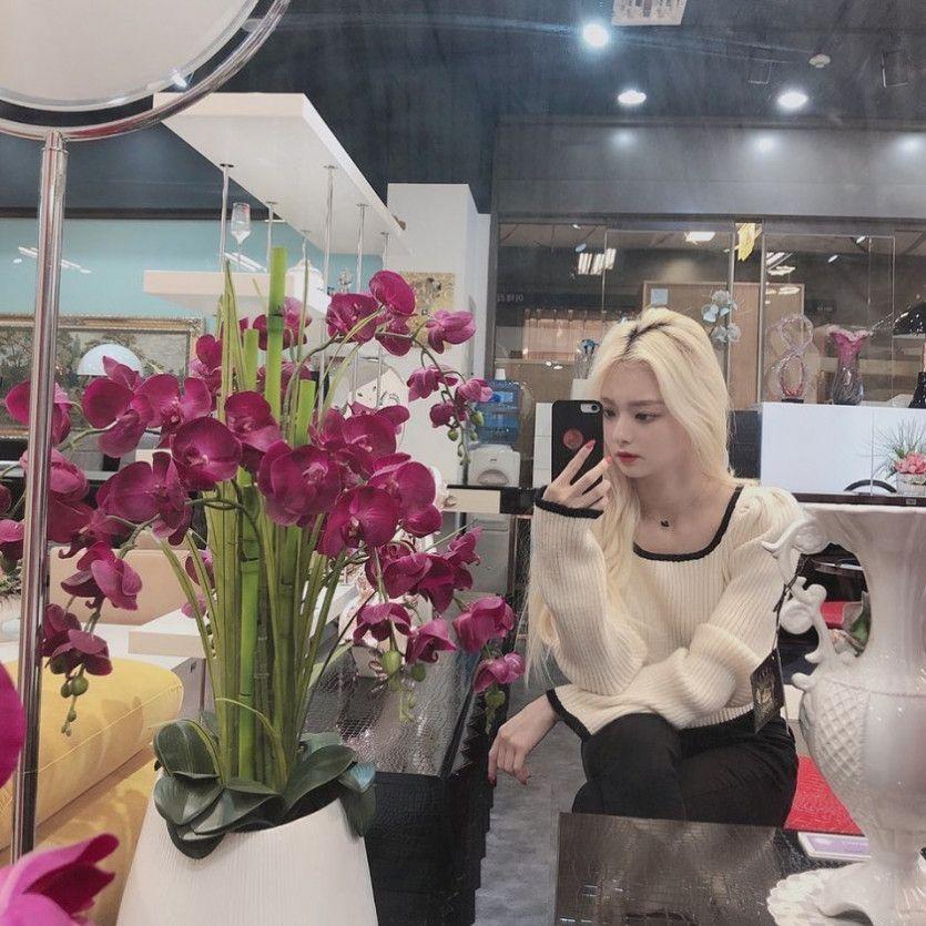 금발 긴머리 이나경1