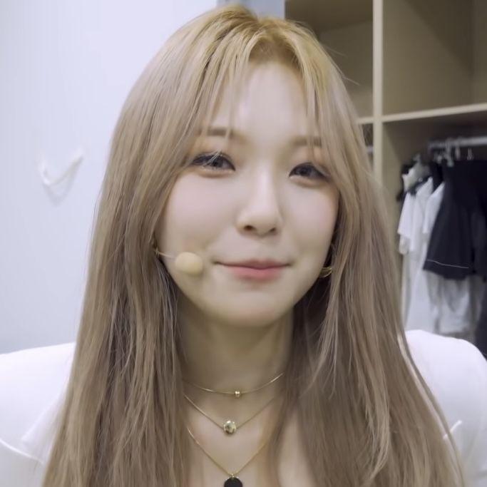 FROMIS 9  백지헌0