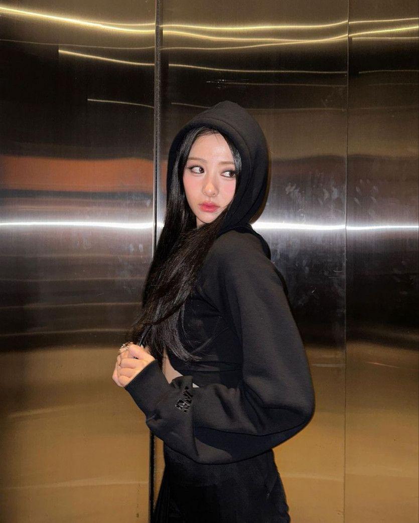 LE SSERAFIM YUNJIN0