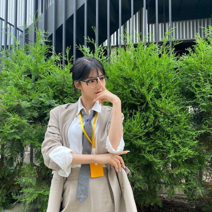 EVERGLOW Sihyeon1