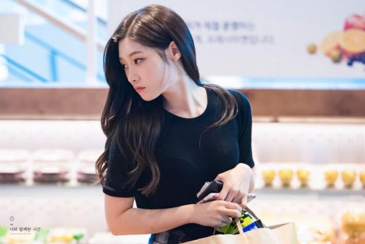 장보는 정채연2