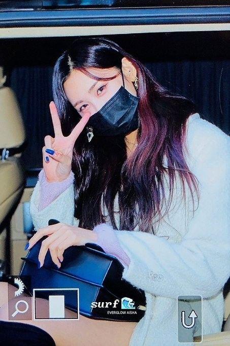 EVERGLOW Aisha1