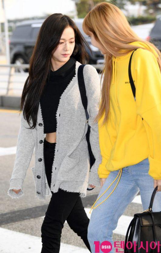 지수-리사 '공항패션은  입국과 출국0