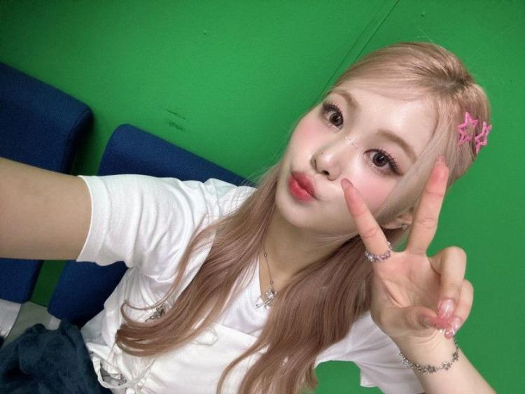 PURPLE KISS PARK SU JIN  swan1