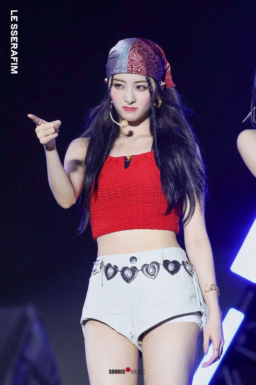 LE SSERAFIM YUNJIN1
