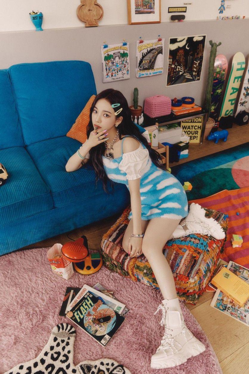 AESPA Karina0