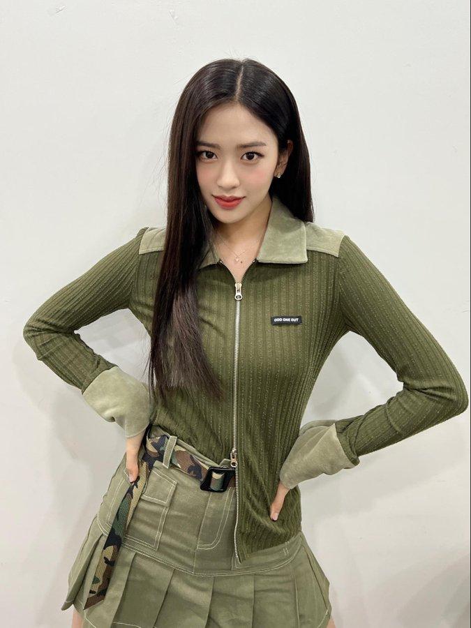 IVE YUJIN0