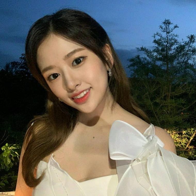 드레스 안유진2