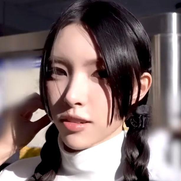ILLIT 윤아3