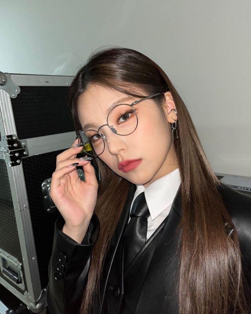 예지 인스타_안경3