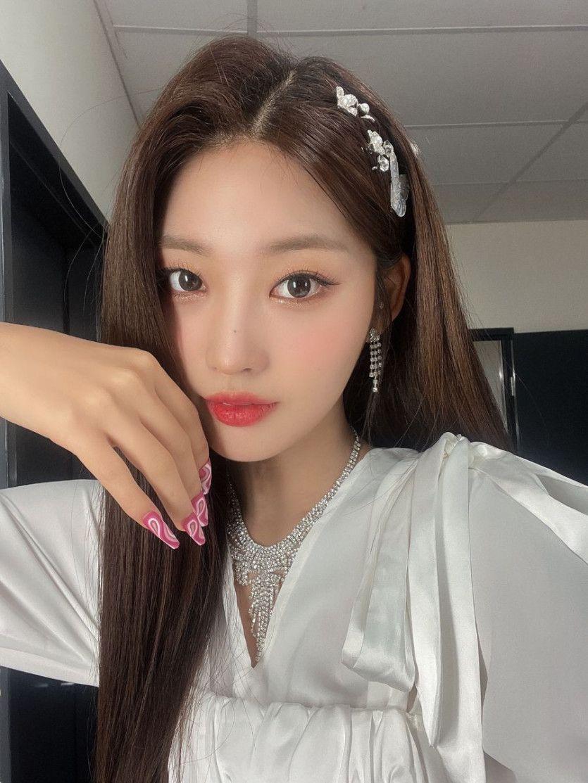 EVERGLOW SIHYEON1