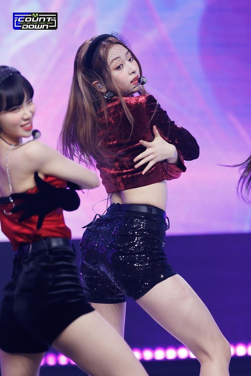 LE SSERAFIM YUNJIN1