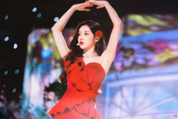 레드 드레스 직찍 오마이걸 유아0