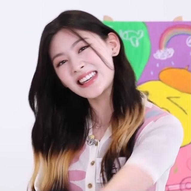 STAYC Seeun1