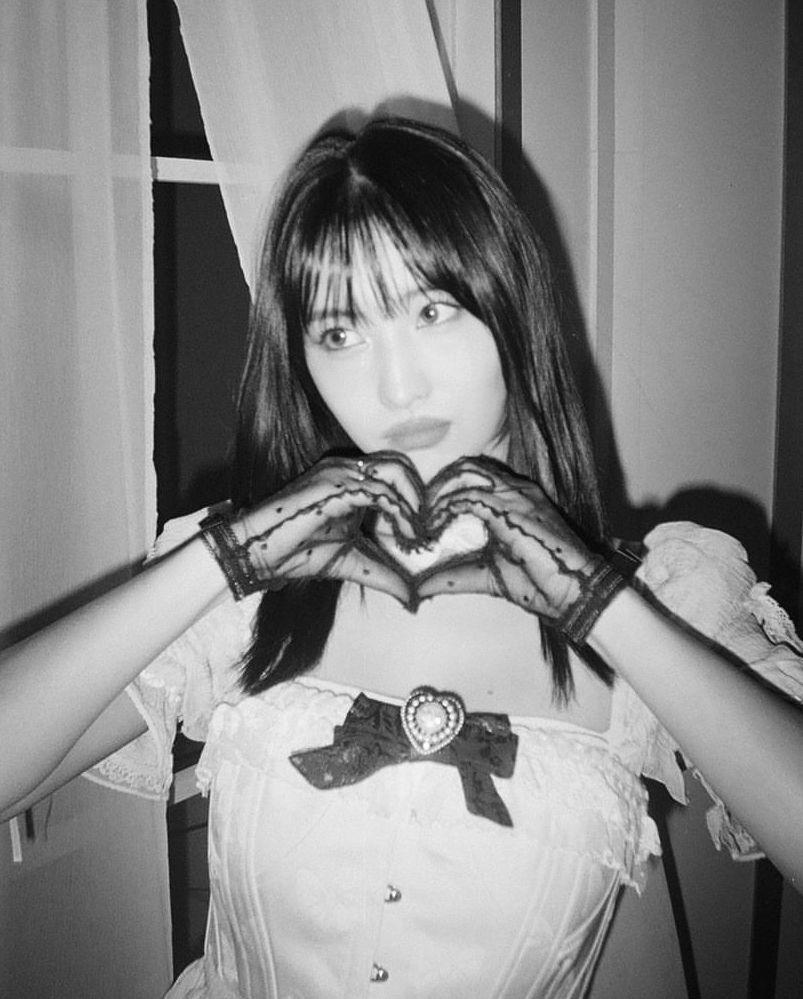 TWICE MOMO0