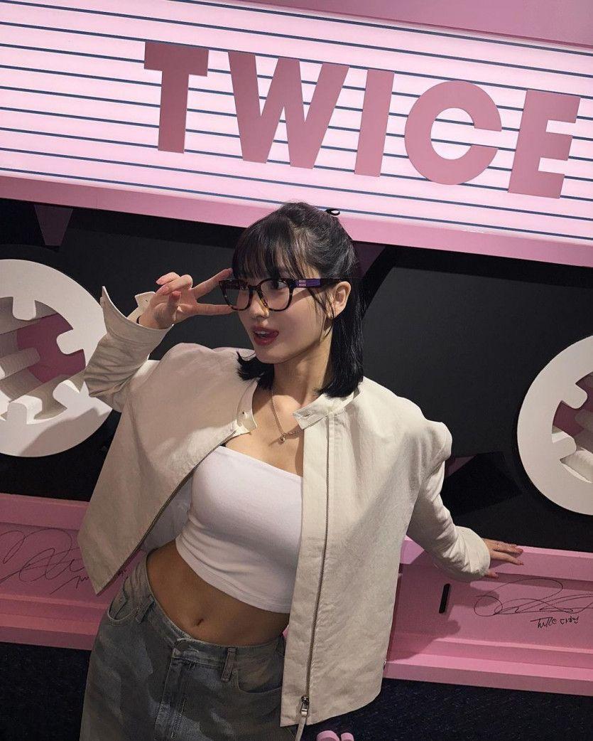 TWICE MOMO1