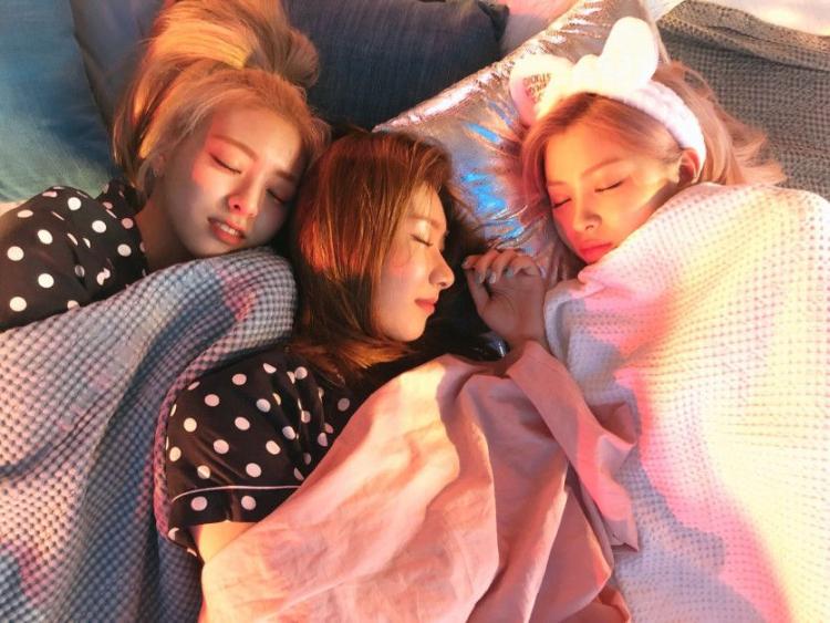 ITZY(있지) 눕방 라이브 채널 사진1