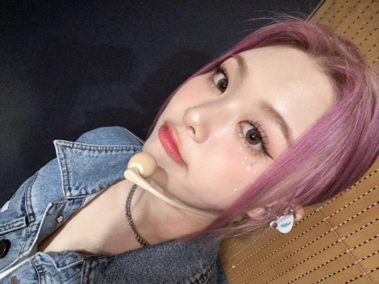 PURPLE KISS PARK SU JIN  swan2