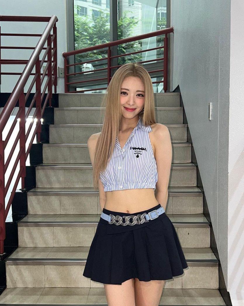 ITZY YUNA0