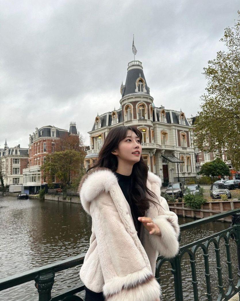 EVERGLOW SIHYEON1