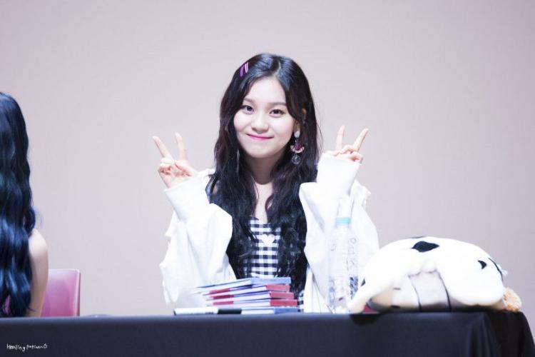 여자친구 엄지.JPG0