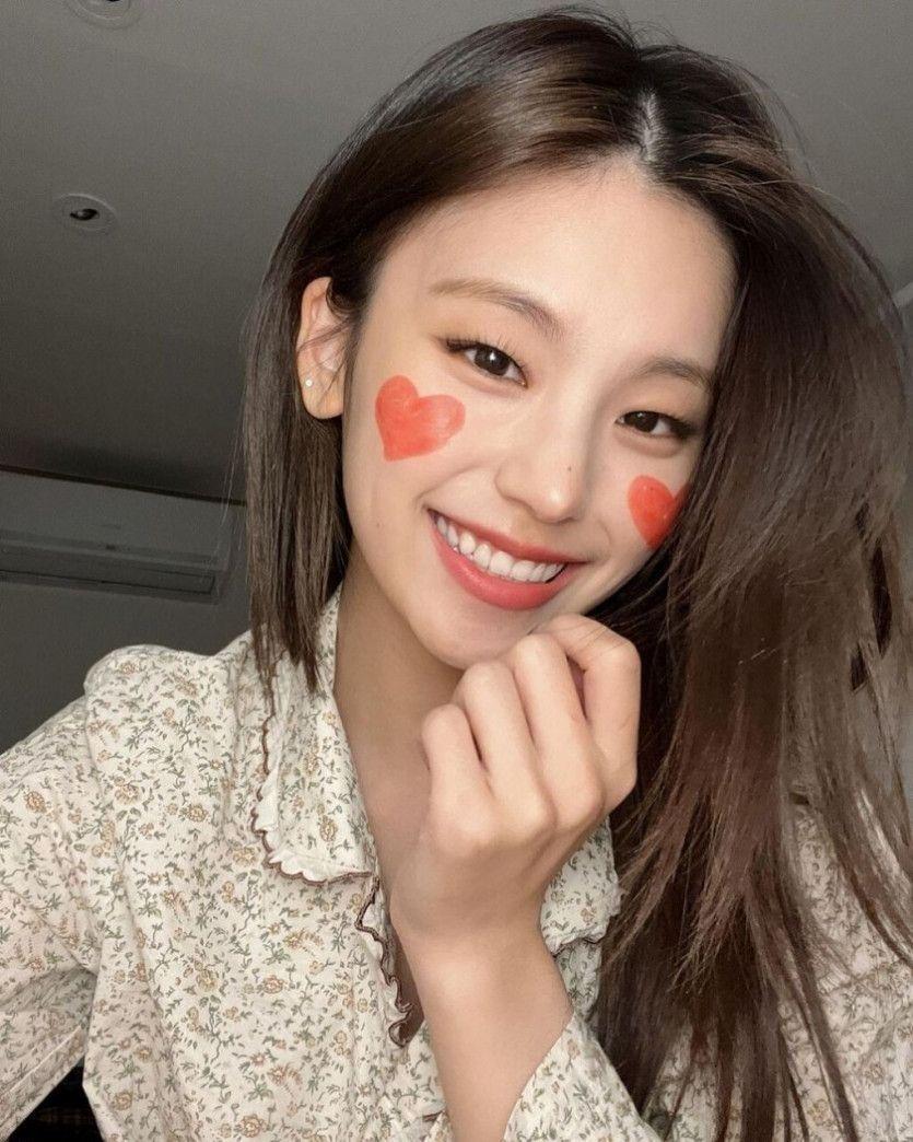 볼에 하트 그리는 있지 예지2