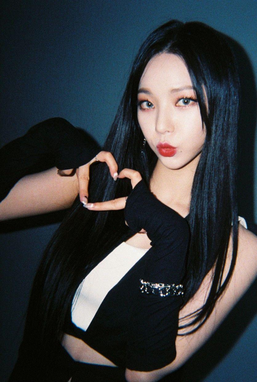 AESPA Karina0