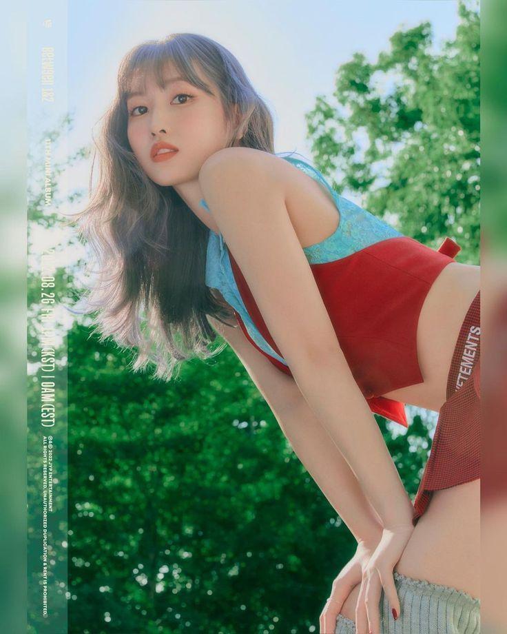 TWICE MOMO0