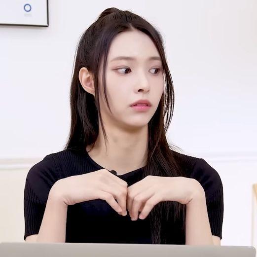NMIXX jiwoo1