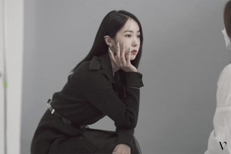 신비 데이즈드 화보 비하인드 컷4