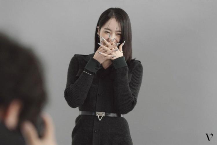 신비 데이즈드 화보 비하인드 컷5