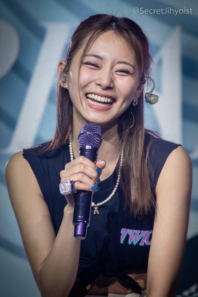 TWICE Tzuyu1