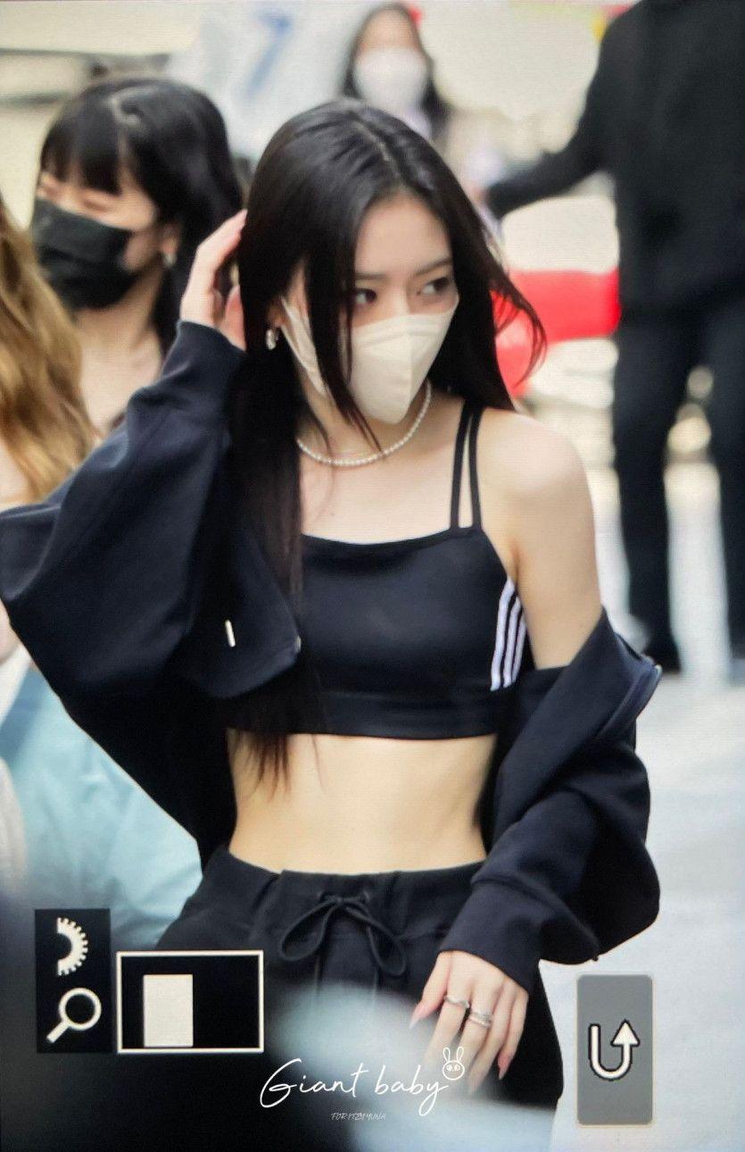 ITZY Yuna1