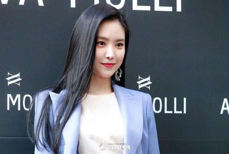 손나은2