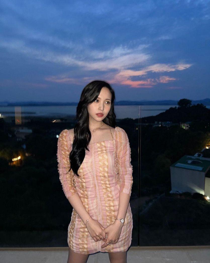 TWICE Mina1