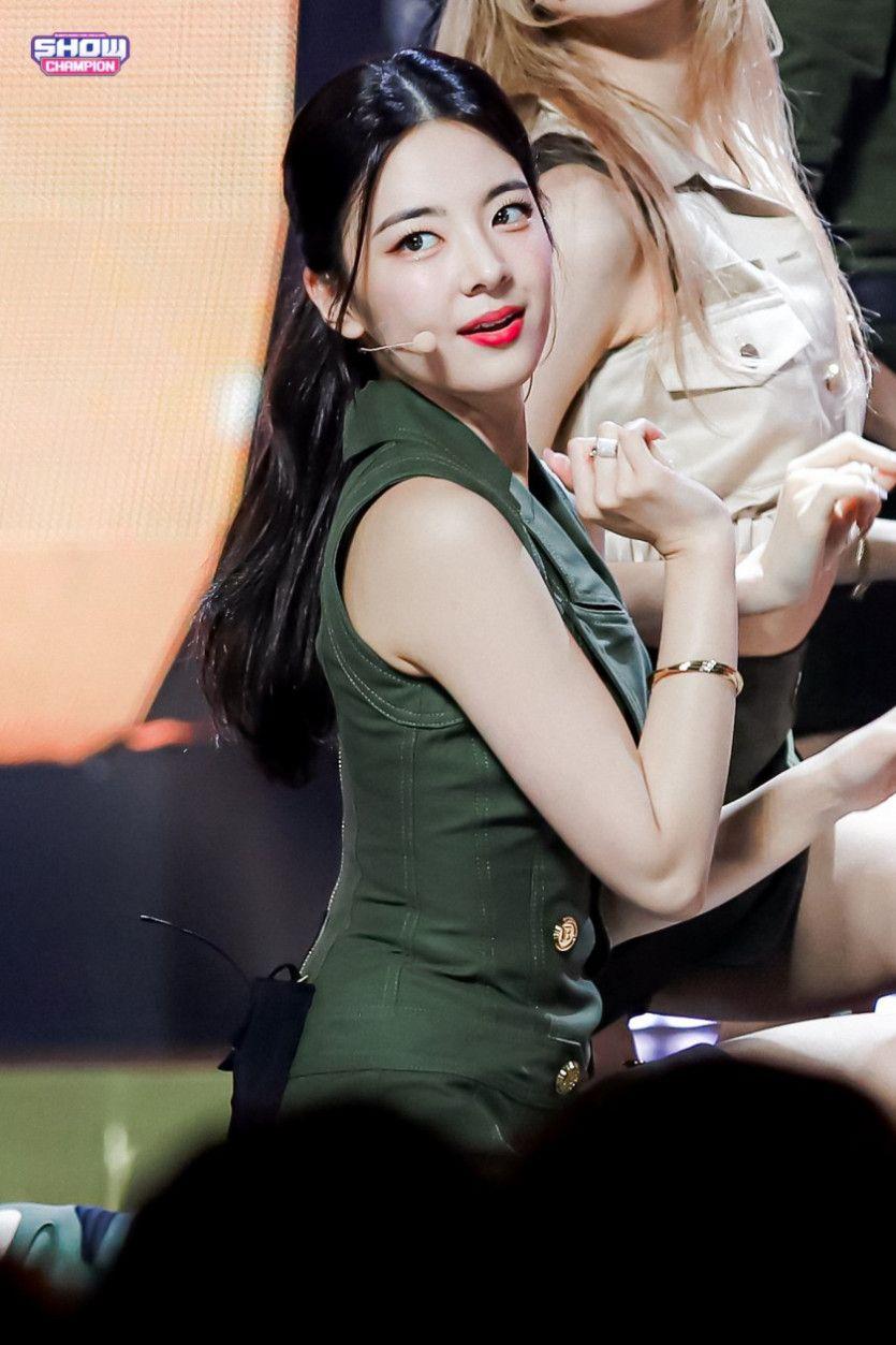제복 있지 쇼챔 직찍5
