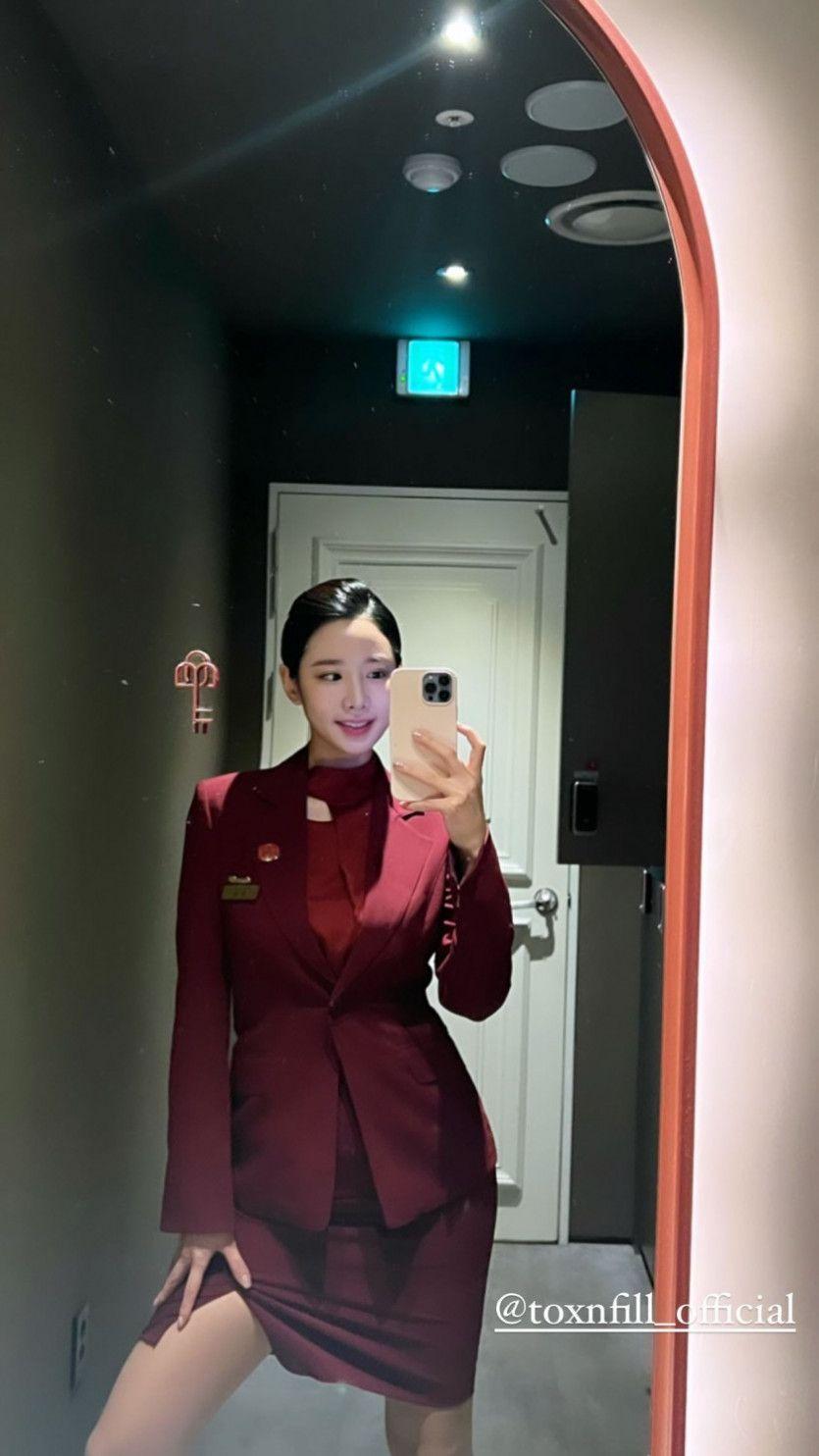 얼굴에 크림 묻은 스튜어디스 조현1