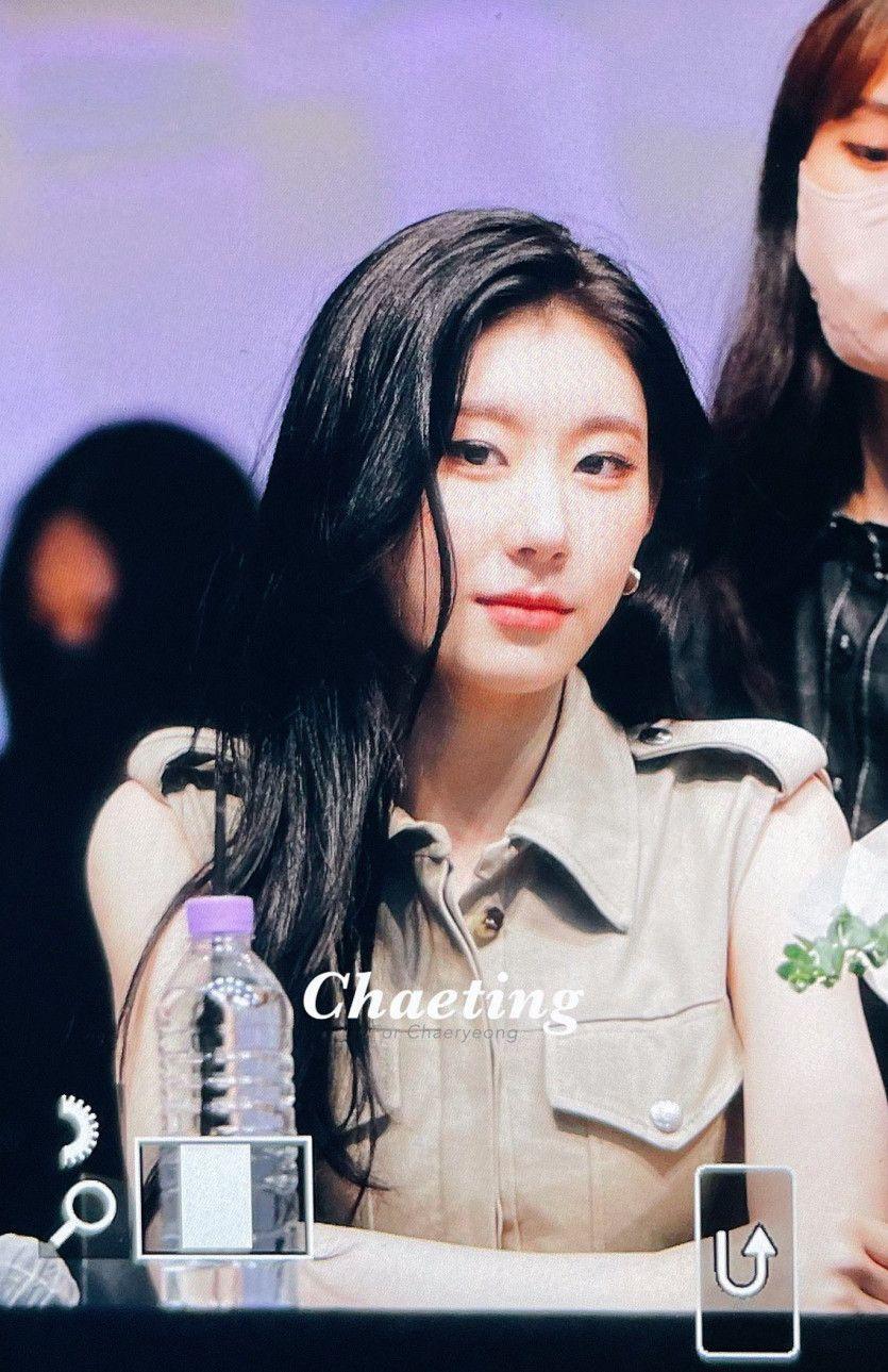 ITZY Chaeryeong1