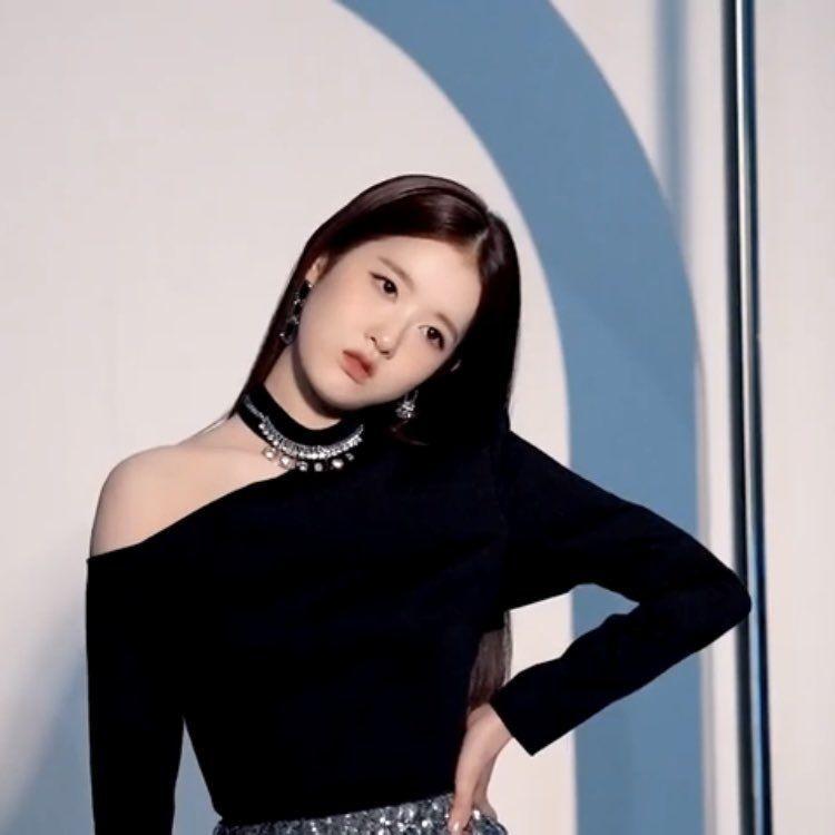 STAYC SIEUN1