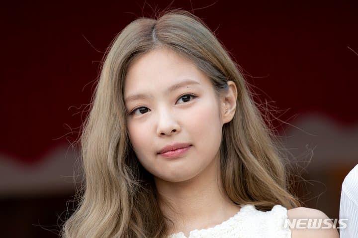어제자 주한 영국대사관 파티에 참석한 블랙핑크 기사사진3
