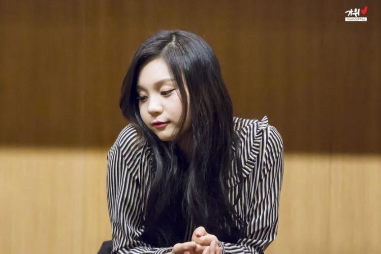 여자친구 엄지0