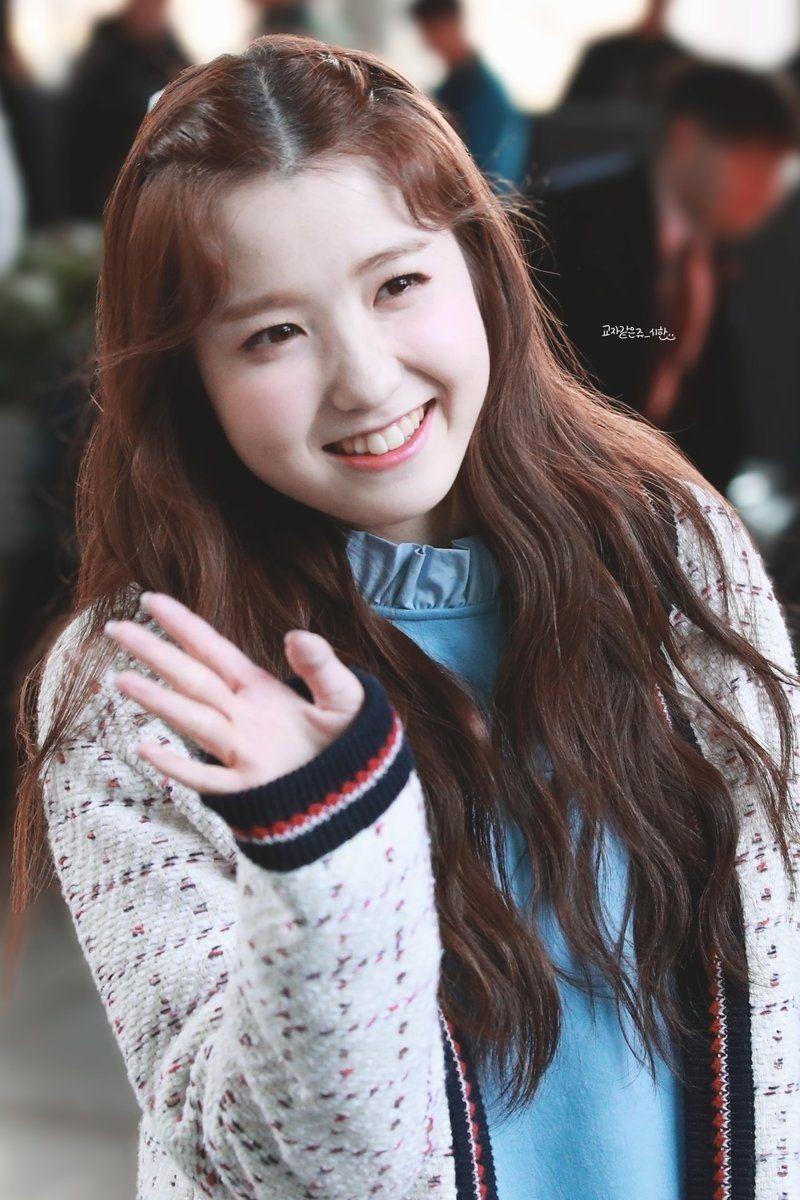 아이즈원 최예나 히토미, 190402~34
