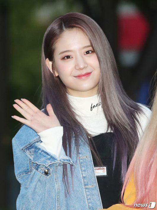 프로미스나인 장규리, 출근길 시선 훔치는 '예쁜 미소'0
