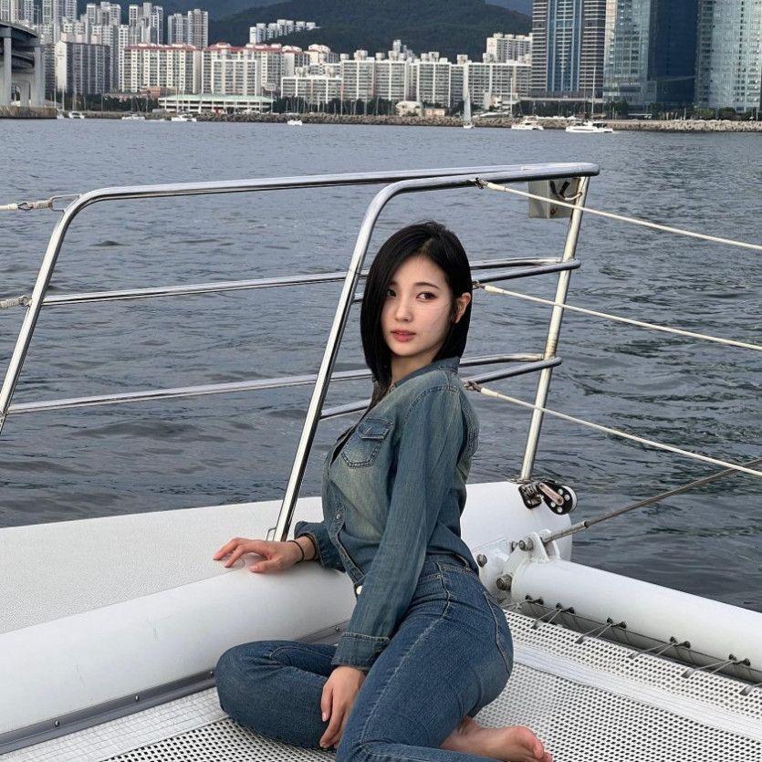 꽉 끼는 청바지 핏 앨리스 소희1