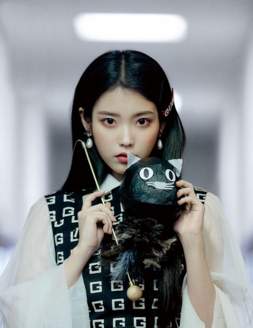 아이유 화보 B컷2