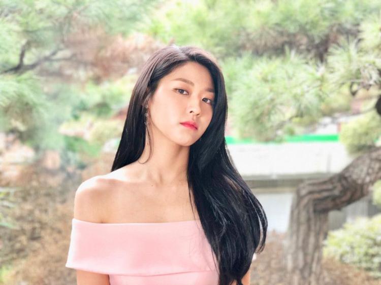 설현1