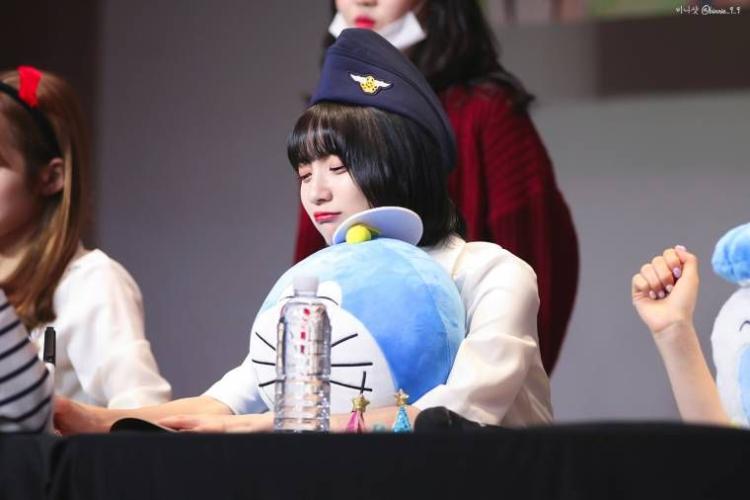 거수경례 때려박는 비니3
