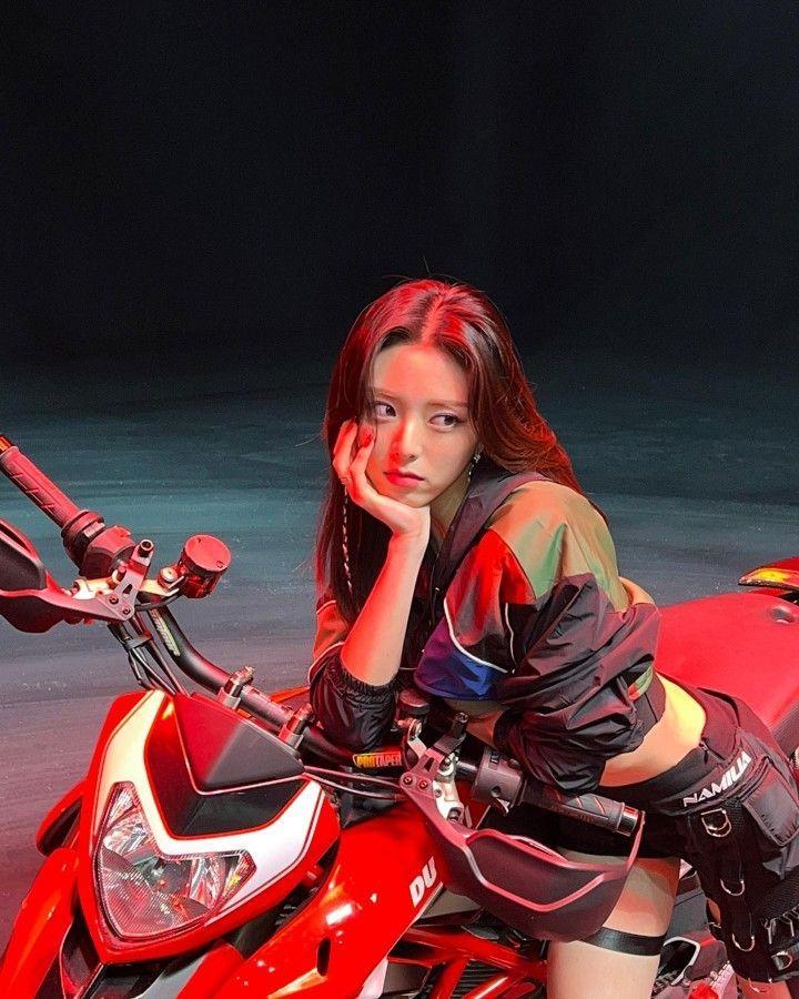 ITZY Yuna2