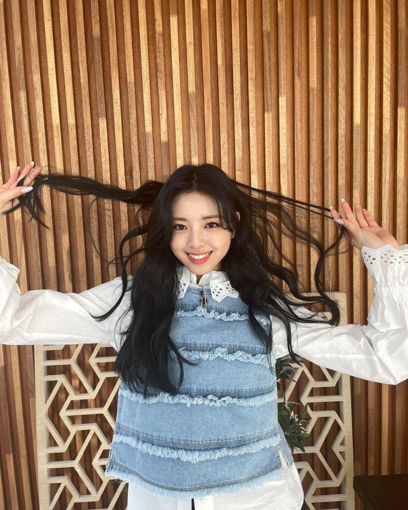 ITZY YUNA0